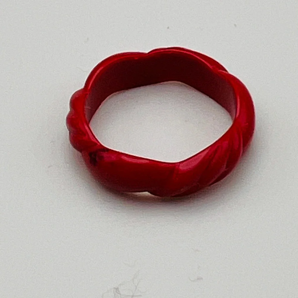 Vintage Red Resin Lucite Twisted Rope Band Ring Women Size 6 Chunky Bold Retro